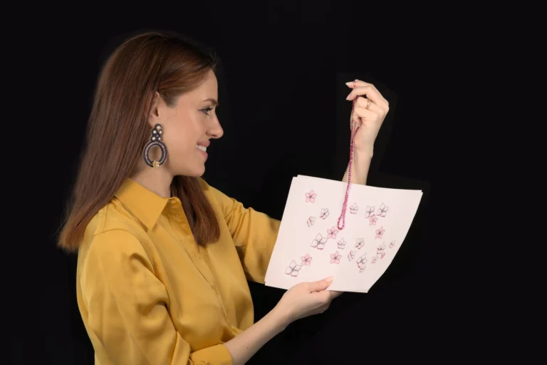 Une sélection raffinée de matières à broder, soigneusement assorties pour obtenir une harmonie parfaite des couleurs.