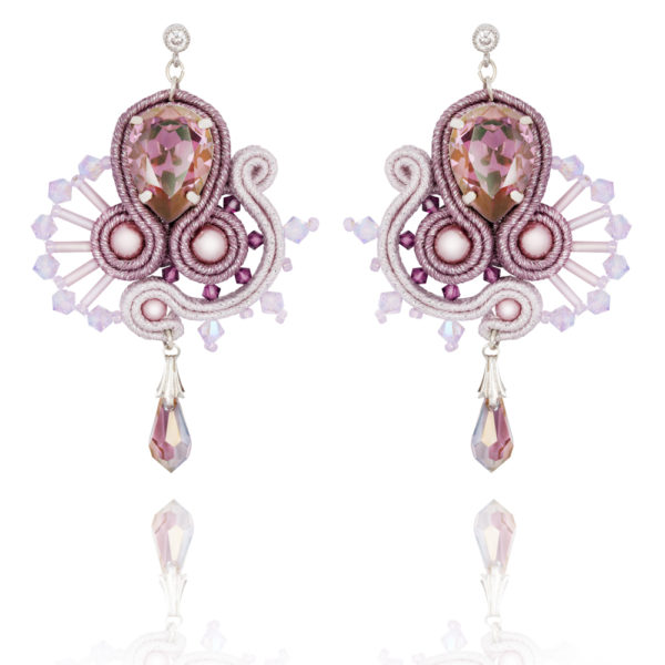 Boucles d'oreilles Amber brodés avec des cristaux Swarovski et tresse soutache