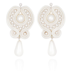 Atenea earrings embroidered with pearls and soutache braid