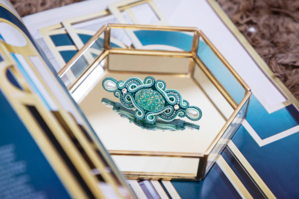 Josephine hair clip embroidered with pearls, Swarovski crystals and soutache braid
