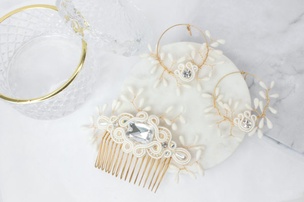 Peigne à cheveux Antoinette brodée avec des perles, cristaux Swarovski, porcelaine et tresse soutache