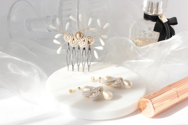 Kate hair comb embroidered with pearls, Swarovski crystals, porcelain and soutache braid