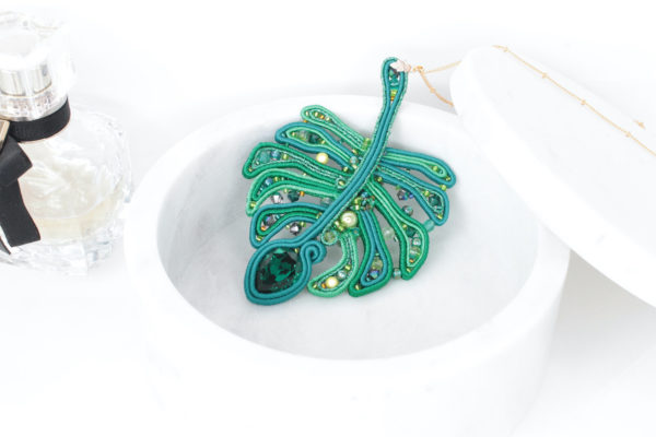 Hydra pendant embroidered with pearls, Swarovski crystals and soutache braid