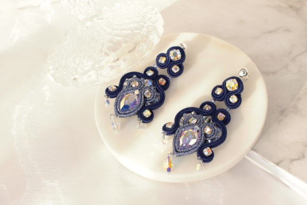 Hand embroidered Meghan earrings with pearls and soutache braid.