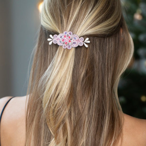 Barrette à cheveux brodée Eleanor avec des perles, cristaux Swarovski et tresse soutache