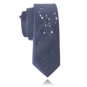 Cravate en soie brodée avec fil d'argent et cristaux