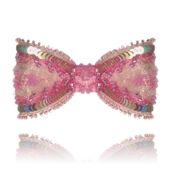 Broche MARIAN ruban rose contre le cancer du sein
Noeud papillon brodé à la main avec des techniques de haute couture