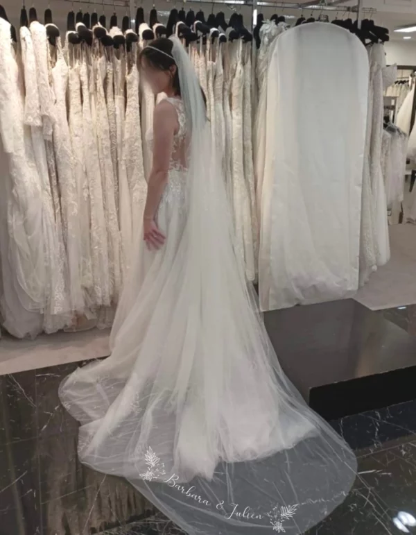 Voile mariée brodée avec les motifs de sa robe de mariée. Collaboration avec Maison Cristino, Paris